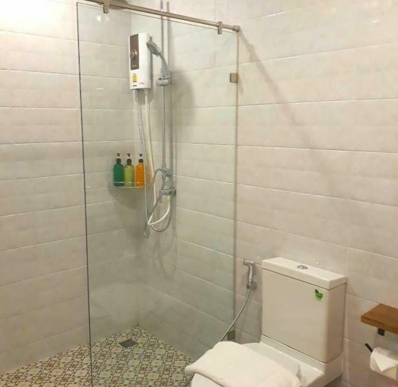 اتاق لوکس سه تخته, Siri Poshtel Bangkok