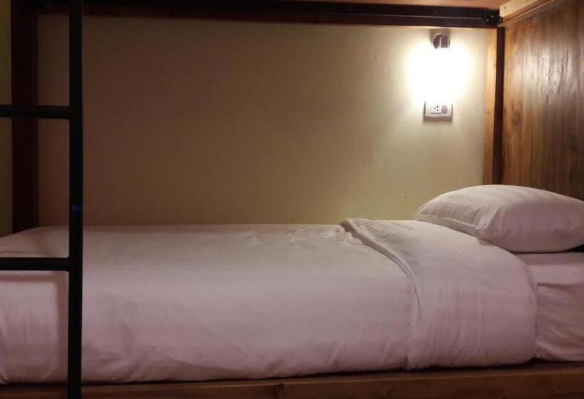 Standard Quadruple Room with Bunk Beds, Siri Poshtel Bangkok