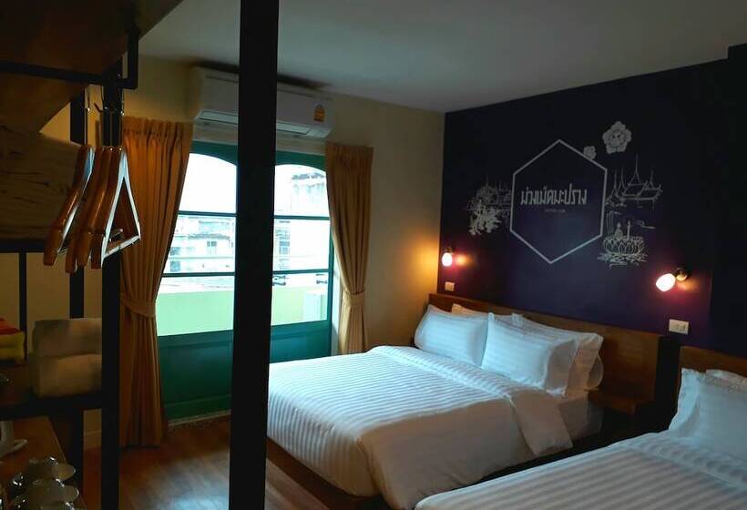 اتاق لوکس سه تخته, Siri Poshtel Bangkok