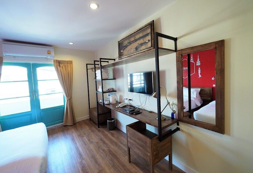 اتاق لوکس سه تخته, Siri Poshtel Bangkok