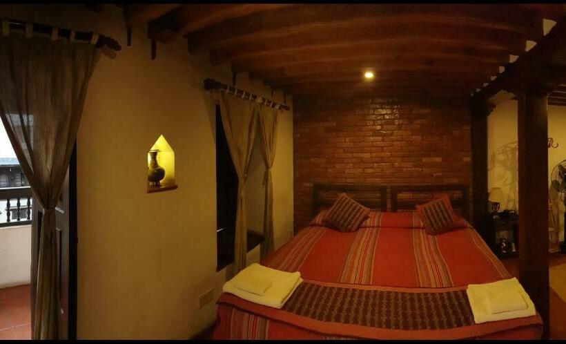 اتاق لوکس با بالکن, Temple House