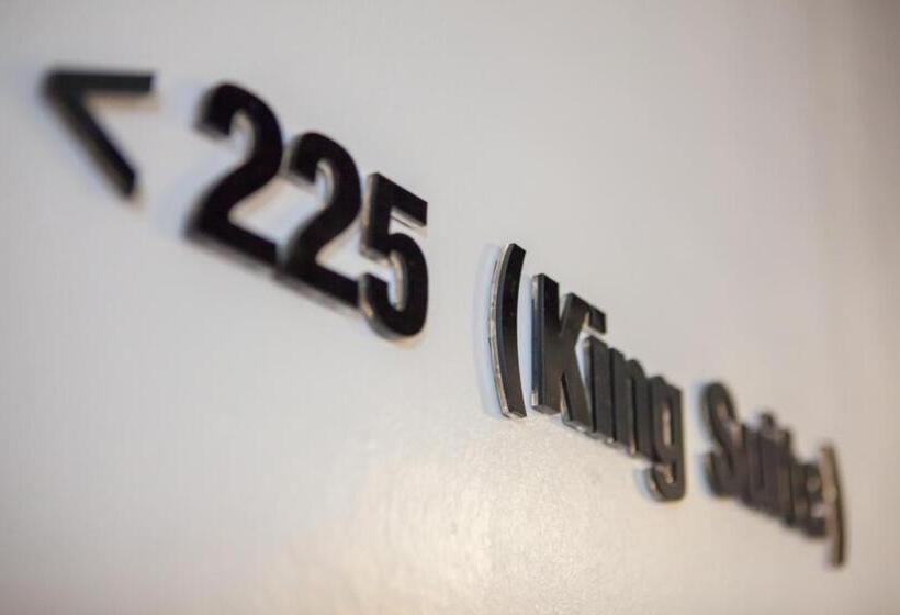 스위트 킹사이즈 침대, Bzz