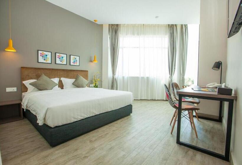 주니어 스위트, Bzz