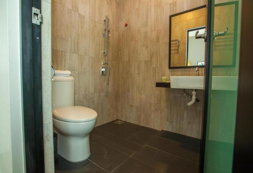 스탠다드 룸 킹사이즈 침대, Bzz