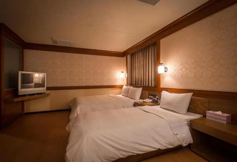 اتاق استاندارد سه نفره, Golden Phoenix
