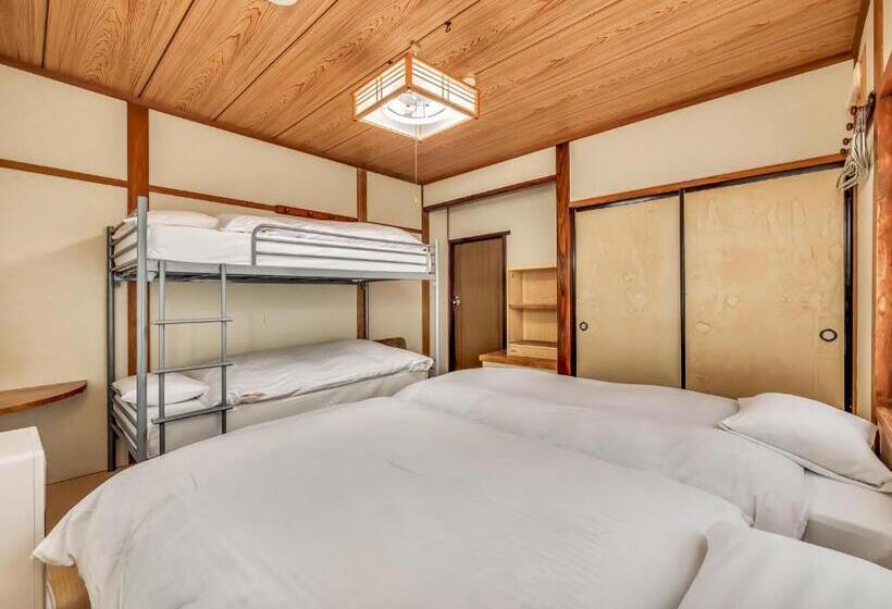 חדר סטנדרטי לארבעה עם חדר אמבטיה משותף, Madarao