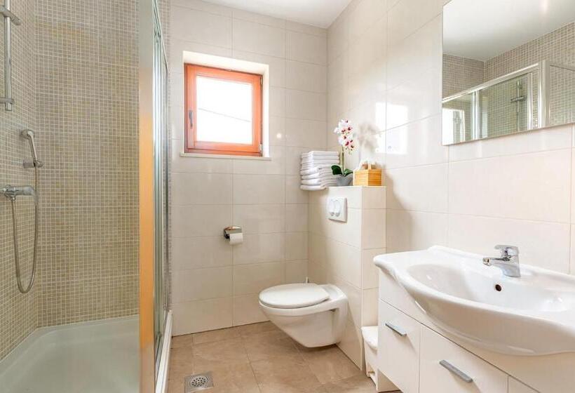 آپارتمان 1 خوابه, Apartments Rina