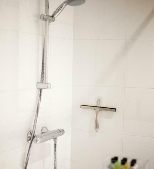 Четырехместный Номер Deluxe, Kuwadro Guesthouse Centrum