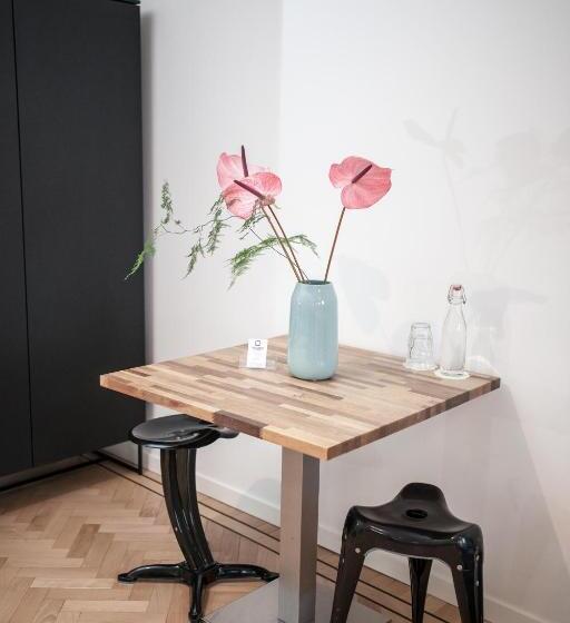 اتاق لوکس چهار تخته, Kuwadro Guesthouse Centrum