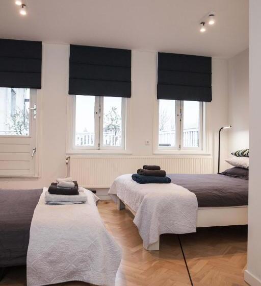 Четырехместный Номер Deluxe, Kuwadro Guesthouse Centrum