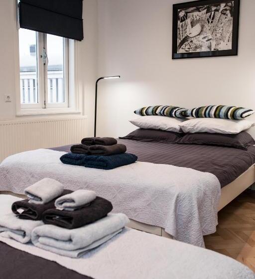 اتاق لوکس چهار تخته, Kuwadro Guesthouse Centrum