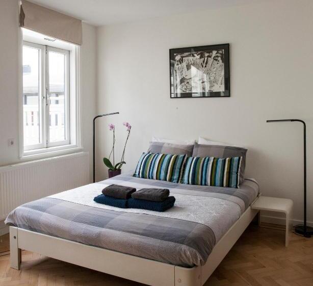 اتاق لوکس چهار تخته, Kuwadro Guesthouse Centrum