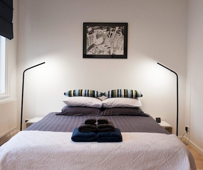 اتاق لوکس چهار تخته, Kuwadro Guesthouse Centrum