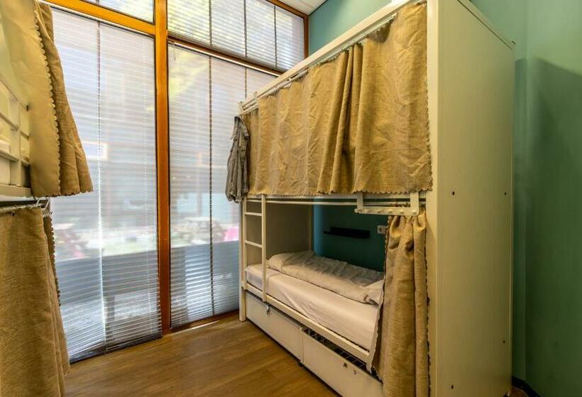 تختخواب در اتاق مشترک, Hostelle   Women Only Hostel Amsterdam