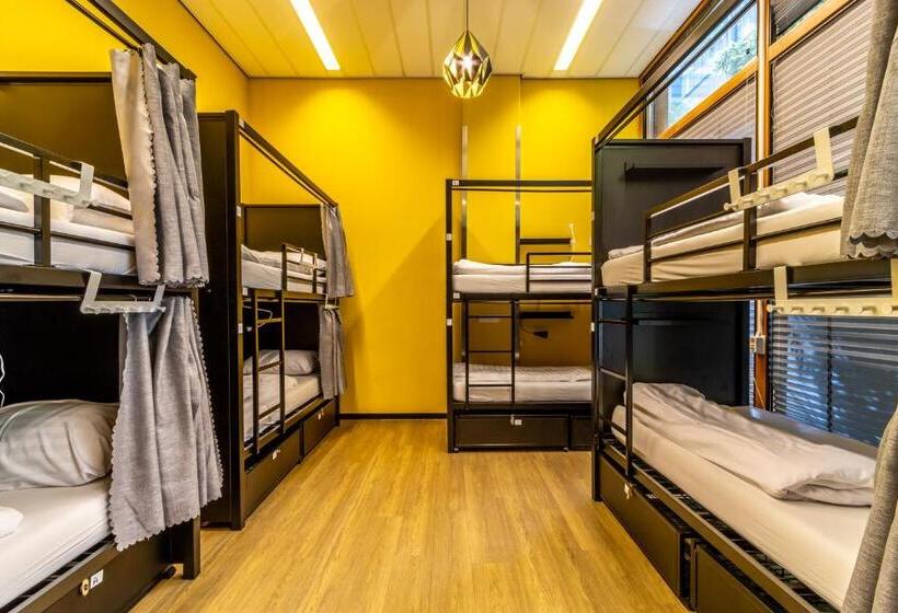 מיטה בחדר משותף, Hostelle   Women Only Hostel Amsterdam