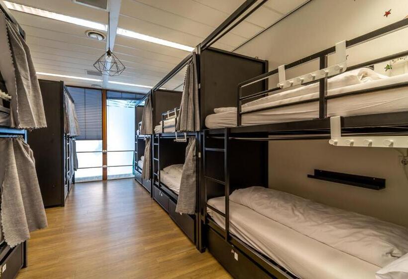 تختخواب در اتاق مشترک, Hostelle   Women Only Hostel Amsterdam