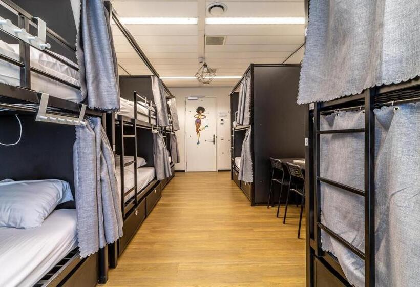 מיטה בחדר משותף, Hostelle   Women Only Hostel Amsterdam