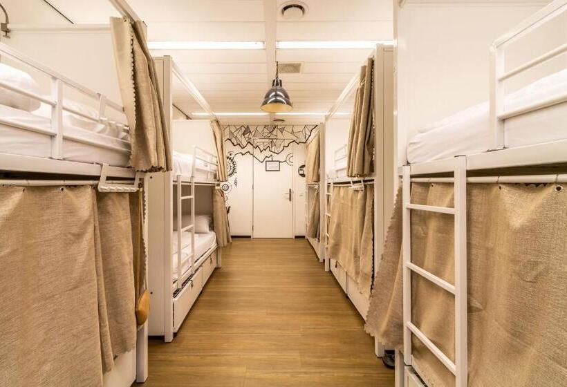 تختخواب در اتاق مشترک, Hostelle   Women Only Hostel Amsterdam