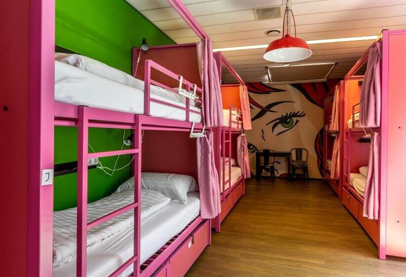 מיטה בחדר משותף, Hostelle   Women Only Hostel Amsterdam