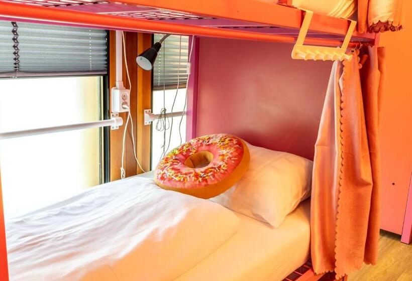 تختخواب در اتاق مشترک, Hostelle   Women Only Hostel Amsterdam