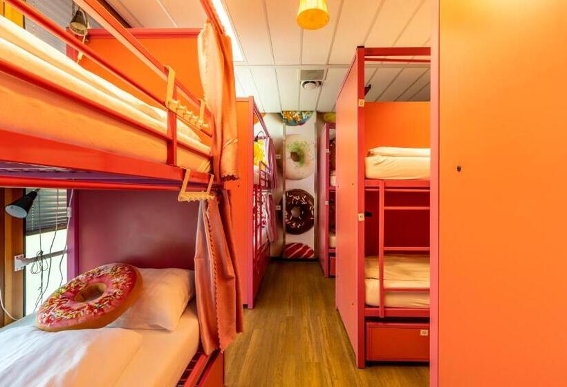 מיטה בחדר משותף, Hostelle   Women Only Hostel Amsterdam