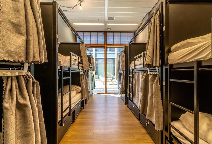 מיטה בחדר משותף, Hostelle   Women Only Hostel Amsterdam
