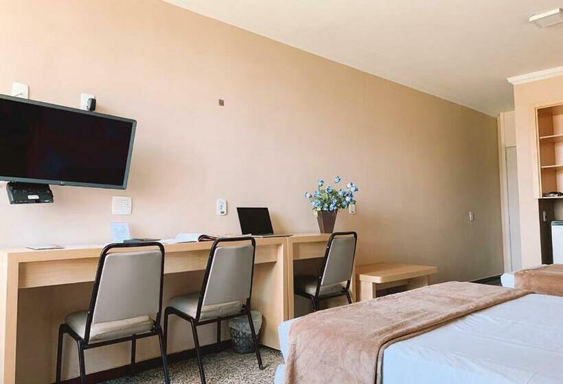 חדר דלוקס, Diplomat