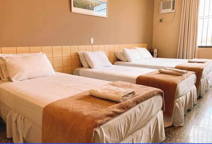 디럭스 트리플 룸, Diplomat