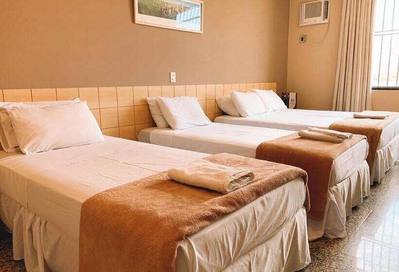 디럭스 트리플 룸, Diplomat