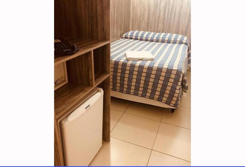 이코노미 룸, Diplomat