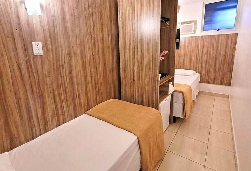 이코노미 룸, Diplomat