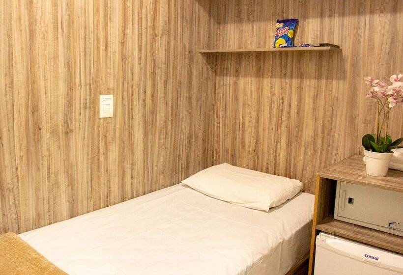 이코노미 룸, Diplomat