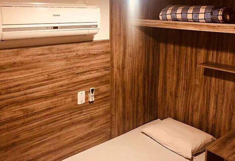 이코노미 룸, Diplomat