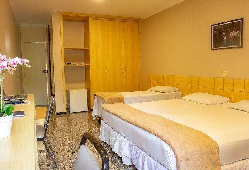 디럭스 트리플 룸, Diplomat