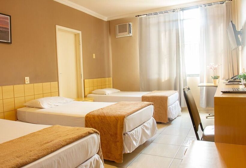 디럭스 트리플 룸, Diplomat