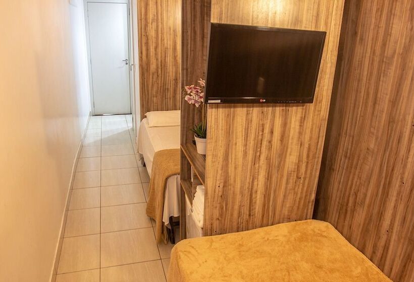 이코노미 룸, Diplomat