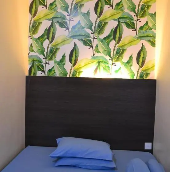 اتاق اکونومی, Wisma Sentosa