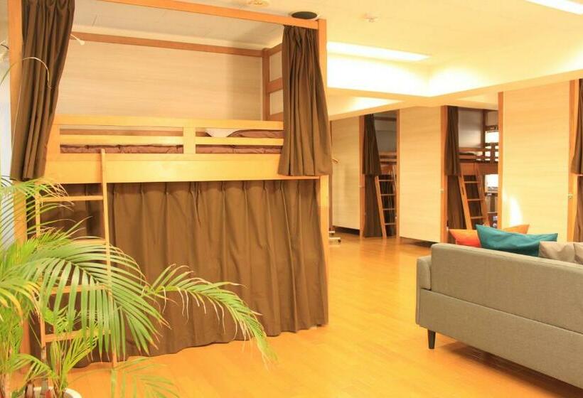 ルームシェアのワンベッド, T And K Hostel Kobe Sannomiya East