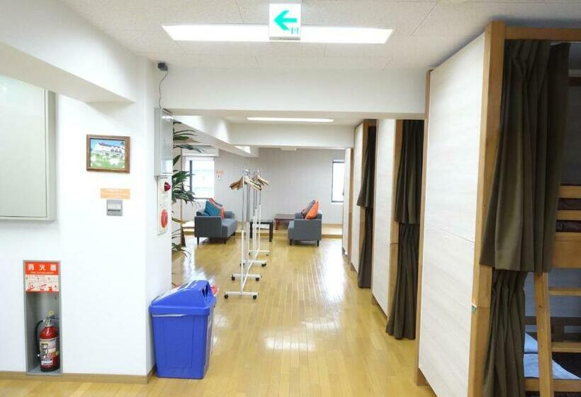 Кровать в Общей Комнате, T And K Hostel Kobe Sannomiya East