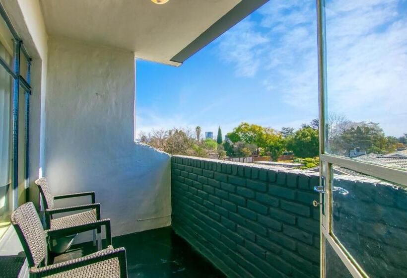 דירת שני חדרים, Bm Gardens