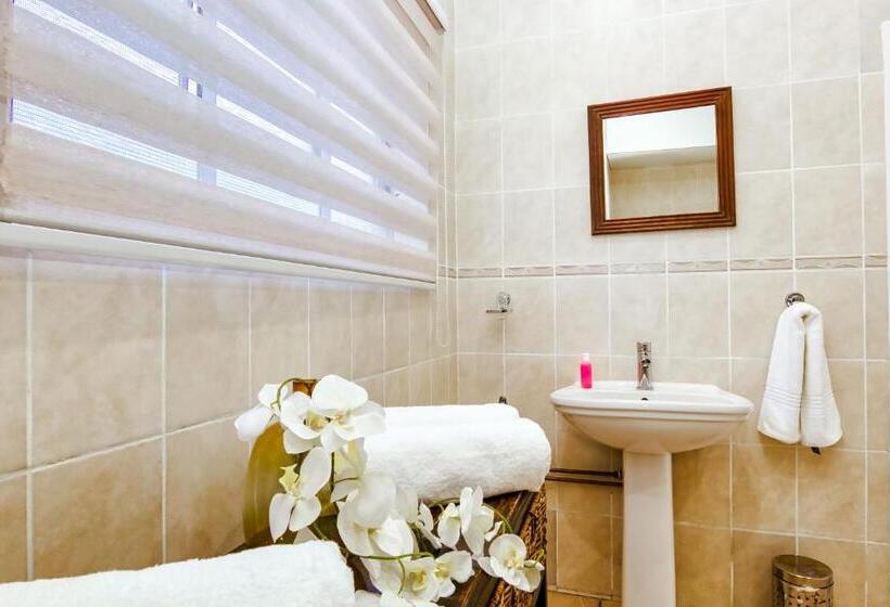 דירת שני חדרים, Bm Gardens