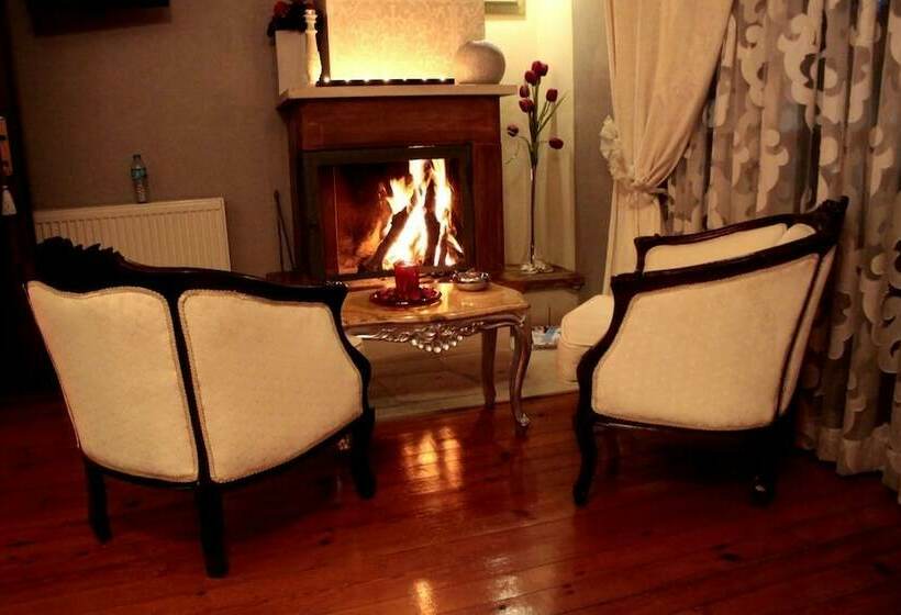 اتاق لوکس با وان آب گرم, Villa Pine Garden