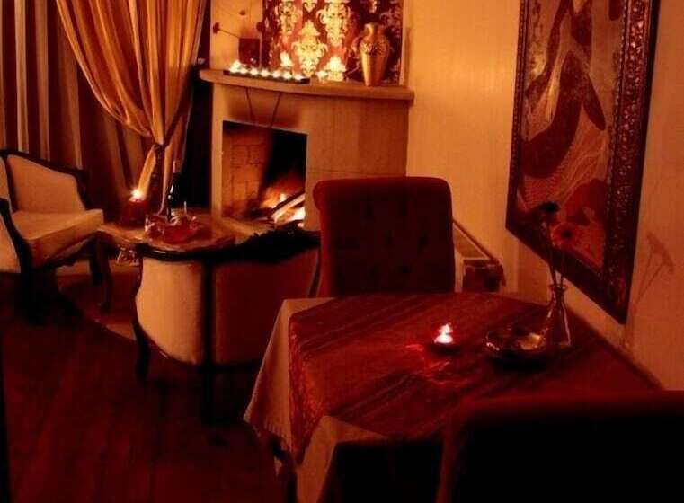 اتاق لوکس با وان آب گرم, Villa Pine Garden