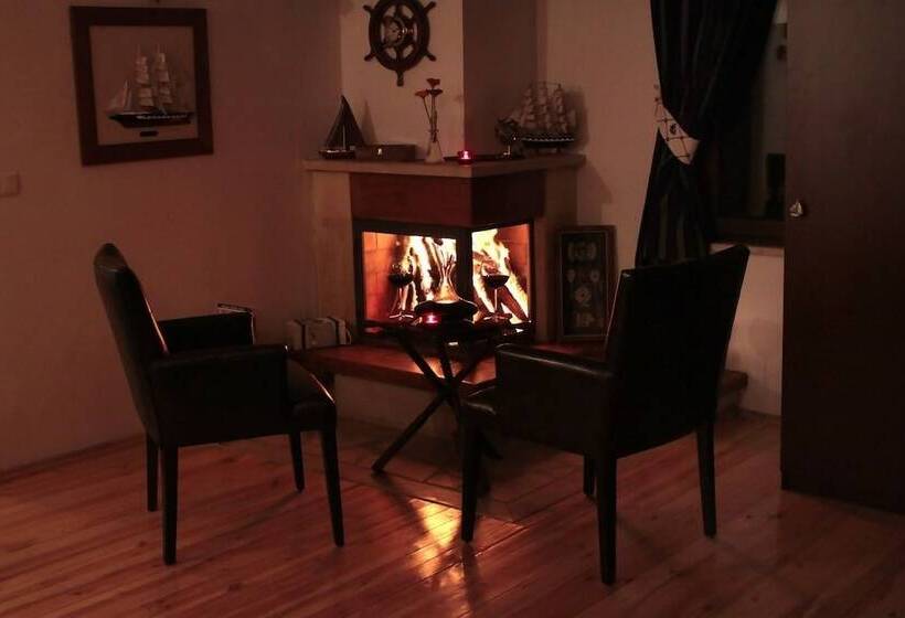 اتاق لوکس با وان آب گرم, Villa Pine Garden