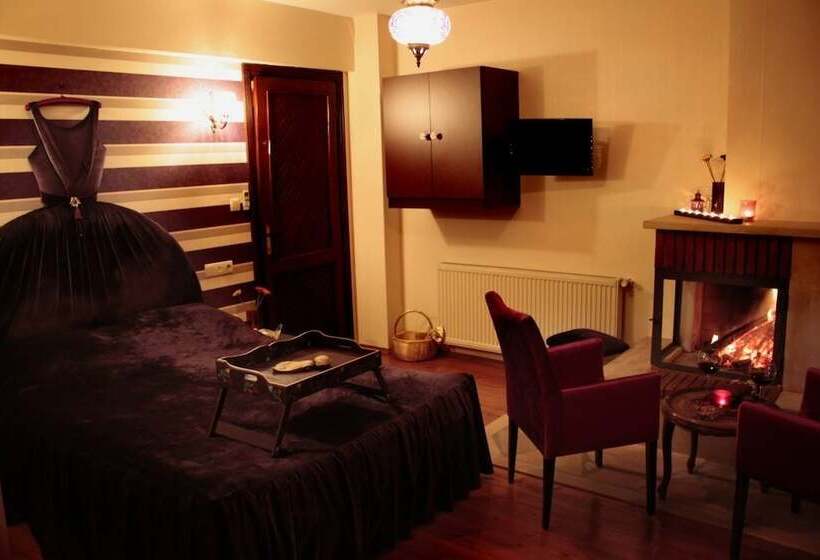 اتاق لوکس با وان آب گرم, Villa Pine Garden