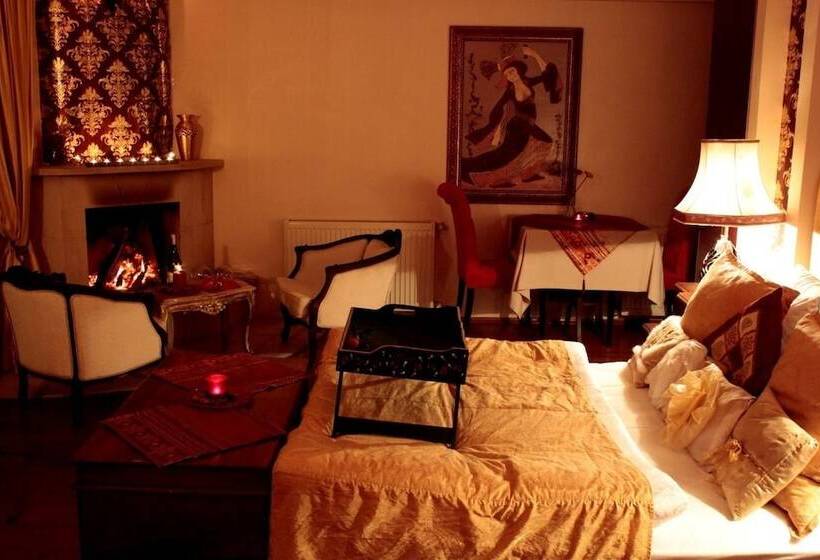 اتاق لوکس با وان آب گرم, Villa Pine Garden