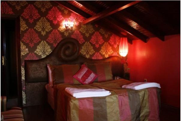 اتاق لوکس با وان آب گرم, Villa Pine Garden