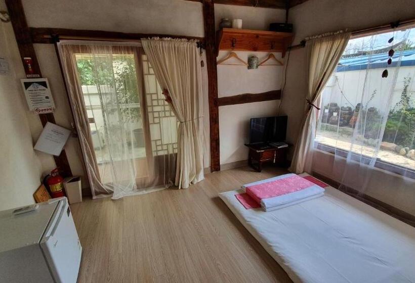 Habitació Triple Estàndard, Greem Guesthouse