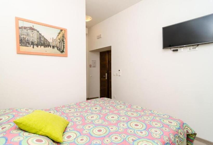 Номер Стандарт Вид на Город, Rooms Tezoro
