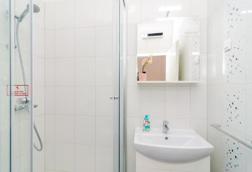 חדר קומפורט לשלושה, Rooms Tezoro